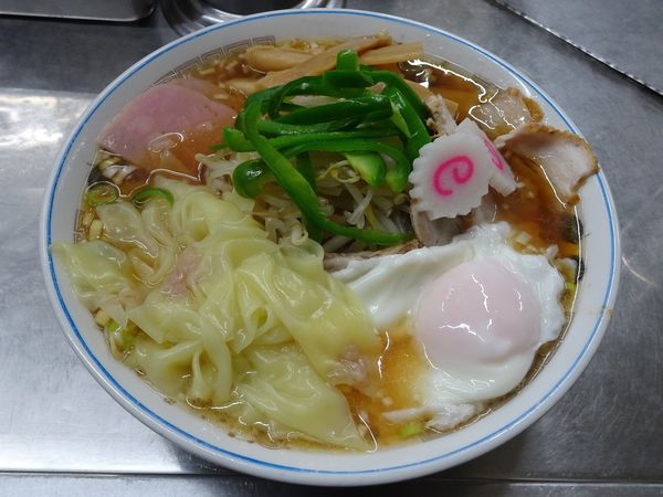 「五目チャシューワンタンメン（950円）」@中華そば みたかの写真