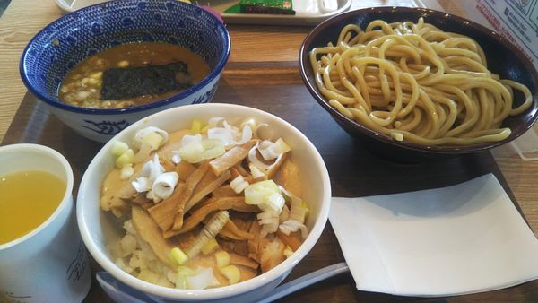 「つけ麺+肉飯」@白楽 栗山製麺 三井アウトレットパーク 横浜ベイサイド店の写真