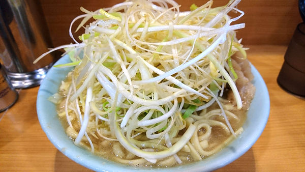 「【夜】小ラーメン+ネギ+しょうが」@ラーメン二郎 八王子野猿街道店2の写真