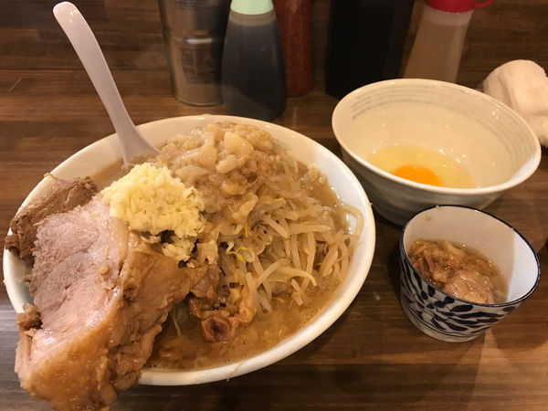 「ラーメン中盛300g(ニンニク少し、アブラ多め)」@男気らーめん アカギの写真