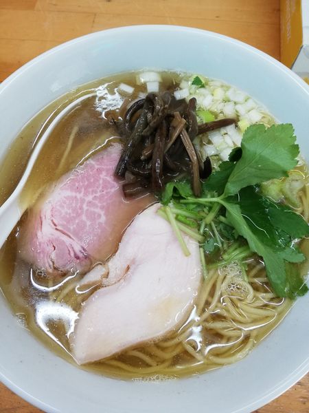 「煮干しが薫る白醤油ラーメン」@ラーメン いいかおの写真