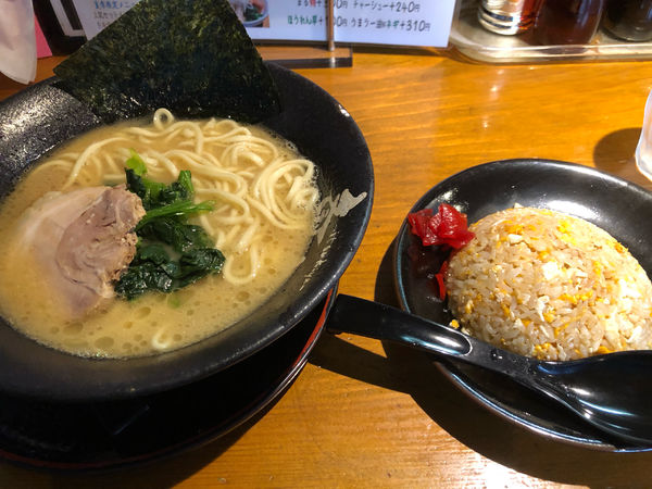 「ラーメン硬め濃いめ、半チャーハンセット」@横浜家系らーめん 斎家の写真