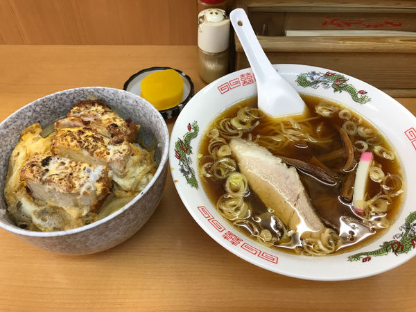「半カツ丼・半ラーメンセット　1000円」@中華そば ひさごの写真