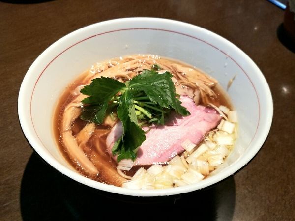 「地鶏中華そば【醤油】830円」@麺や 虎徹の写真