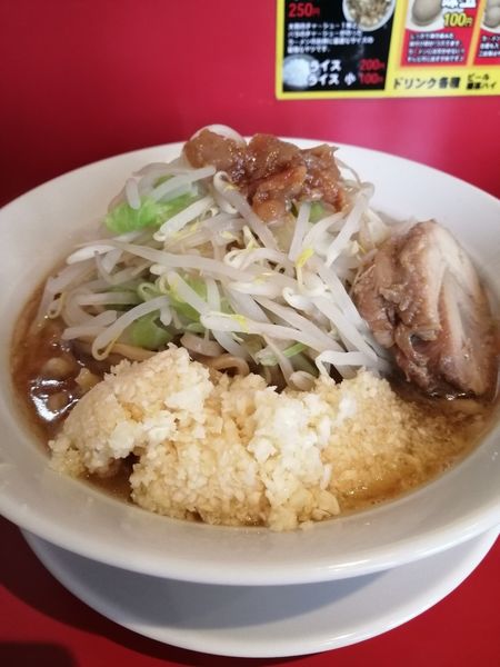 「ラーメン中(超極太麺 700円+中100円) ニンニク大」@ボディブローの写真