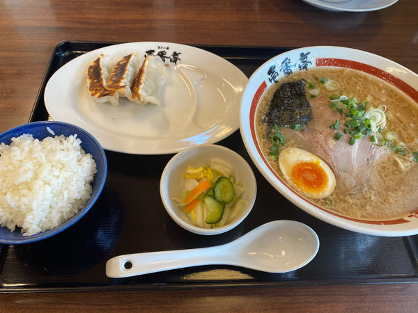 「豚骨醤油ラーメンAセット」@ラーメン屋 壱番亭 境店の写真