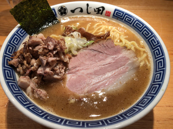 「濃厚らーめん　＋豚崩し」@つじ田 日本橋八重洲店の写真