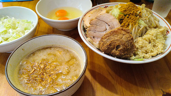 「限定/カレつけ+大盛+豚増し+生卵W+ねぎW」@自家製麺 まさきの写真