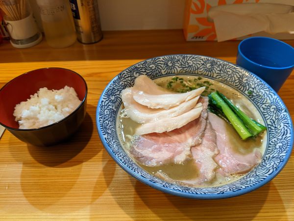 「濃厚煮干しそば+チャーシュー+半ライス+和え玉」@麺屋いとうの写真