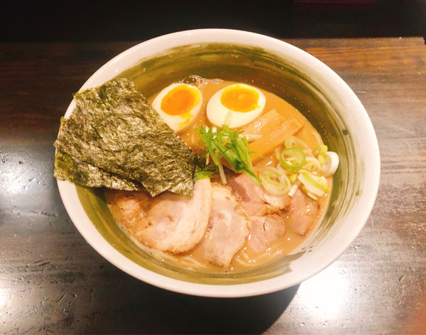 「豚と魚の白湯そば全乗せ」@はる樹の写真