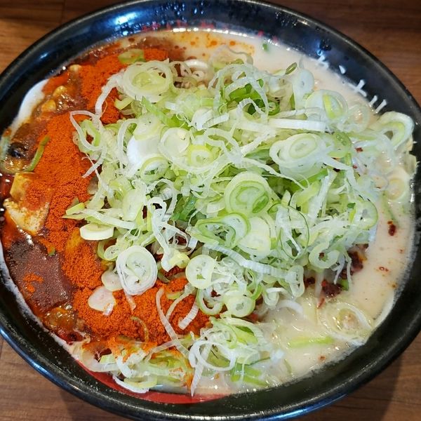 「雷神タンメン（激辛）９９０円＋ネギ増し」@茨城タンメン カミナリ 水戸城南店の写真