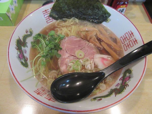 「しょうゆらーめん（７００円）＋餃子５００円」@くろちゃんの写真