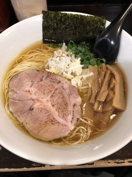 「鶏ソバ(醤油)850円」@自家製麺ほうきぼし 神田店の写真