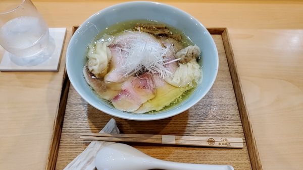 「ワンタン入りチャーシューしおらぁ麺」@飯田商店 湯河原本店の写真