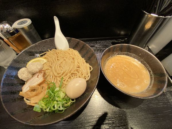 「秋季限定濃厚鷄つけ麺・大盛（白）＋味玉」@江戸前煮干中華そば きみはん 五反田店の写真