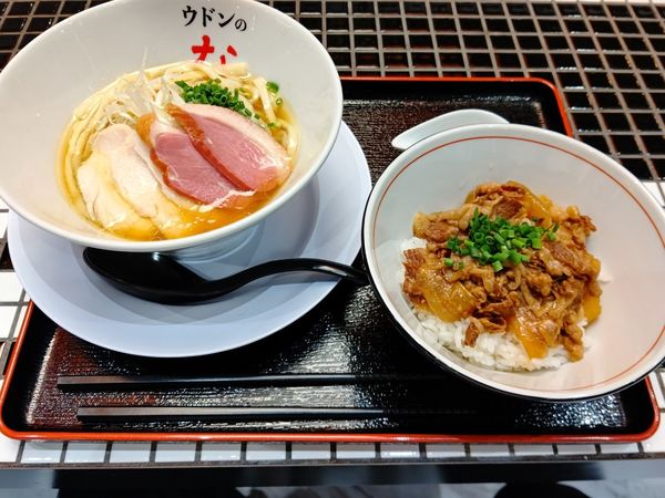 「鶏肉うどん(並盛・250g)980円＋牛丼セット250円」@ウドンのな 高崎OPA店の写真