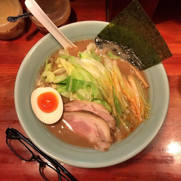 「キャベツ・辛ネギ・普通盛」@ラーメン専門店 モンゴメリーの写真