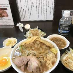 ラーメン半分  生卵 せんべい 味ネギ