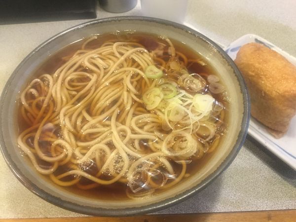 「かけそば+五目いなり寿司(¥290+100)」@そば処 かめや 神田西口店の写真