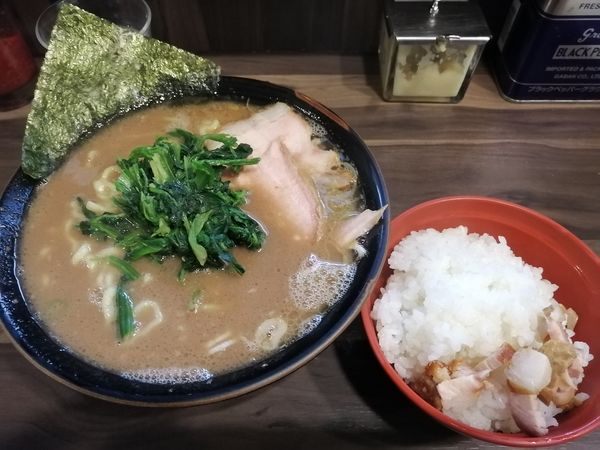 「ラーメン　800円　小ライス　120円」@神田ラーメン わいず 神田本店の写真