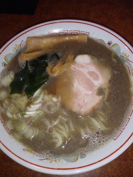 「煮干しラーメン」@ラーメン・ホルモン焼肉育元の写真