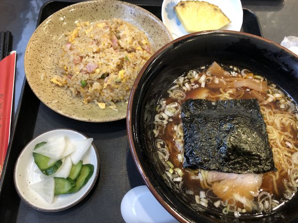 「半炒飯セット（ラーメン＋半チャーハン）」@香港飯店の写真