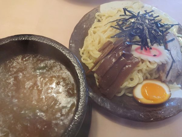 「石焼きつけ麺 バリ黒(正油)」@らーめん岡崎 鶴ヶ島店の写真