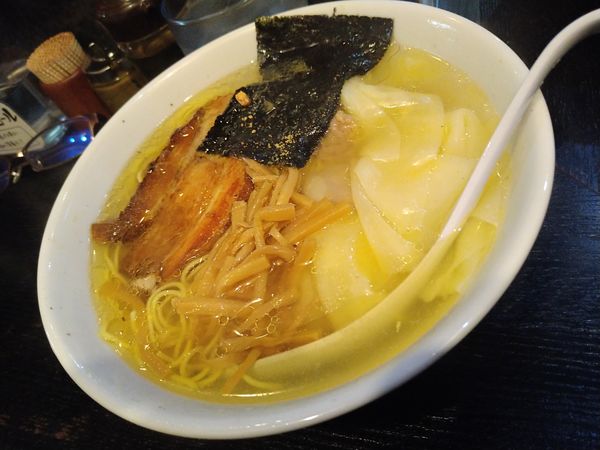 「塩ワンタンラーメン」@塩そば 桑ばらの写真