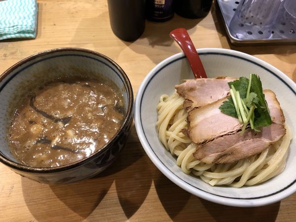 「濃厚煮干つけ麺(並盛)880円➕特注熟成麺変更20円」@煮干麺 月と鼈の写真