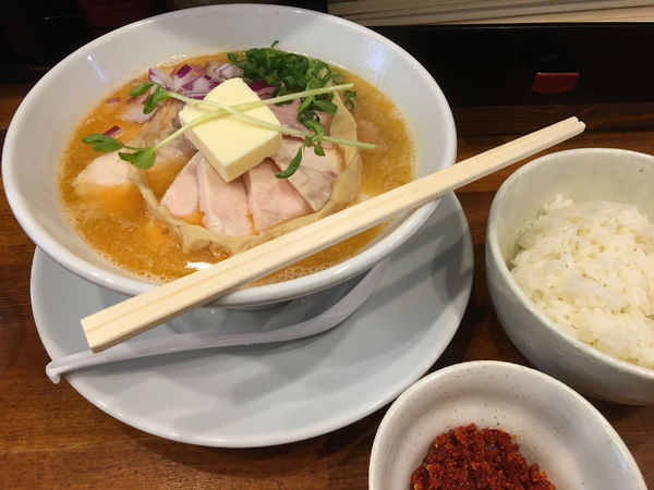 「【期間限定】鮭白湯らぁ麺バター風味」@らぁ麺しろの写真