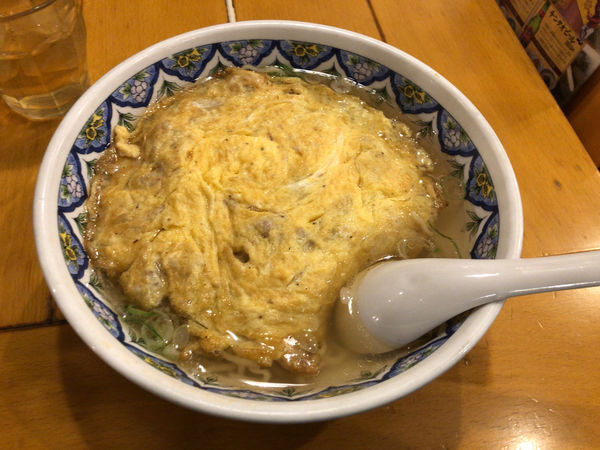 「豚玉ラーメン + 半餃子ライスセット」@中国ラーメン 揚州商人 昭島モリタウン店の写真