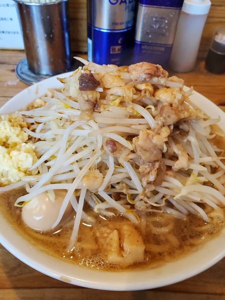 「大ラーメン　全マシ」@ラーメン神豚 関東学院前店の写真