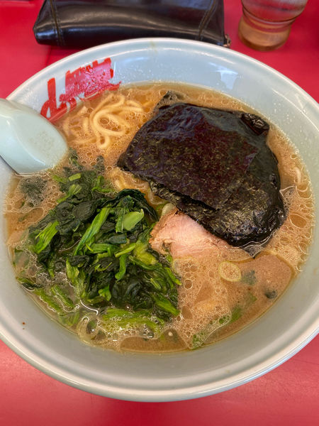 「醤油ラーメン（中盛）」@ラーメン山岡家 伊勢崎宮子店の写真