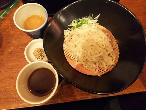 「【つけにぼ】ヤシオマスの蕎麦つゆ・煮干の蕎麦つゆ　1200円」@麺処 にぼし香 横浜店の写真