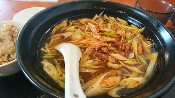 「【昼】ネギチャーシュー麺+半チャーハン」@鳳美酒家の写真