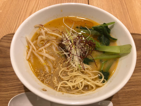 「白ごまたんたん麺780円」@T’sたんたん 東京駅京葉ストリート店の写真