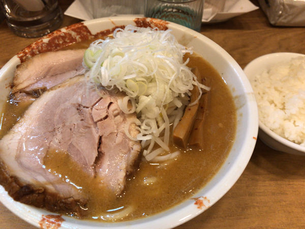 「みそラーメン(大)+豚チャーシュー+ライス 1000円」@麺処 慶の写真