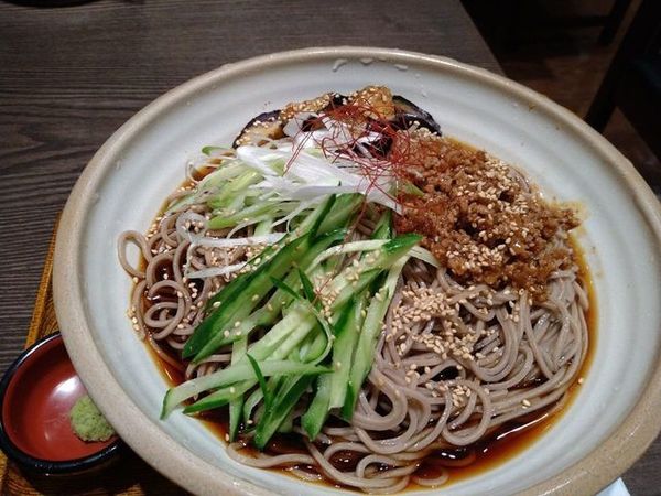 「肉味噌と揚げなすのピリ辛冷しそば」@おらが蕎麦 京都アバンティ店の写真