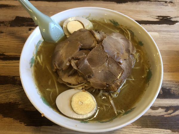 「味噌カレーラーメン、チャーシュー&ネギ&味付玉子トッピング」@羅魅陀の写真