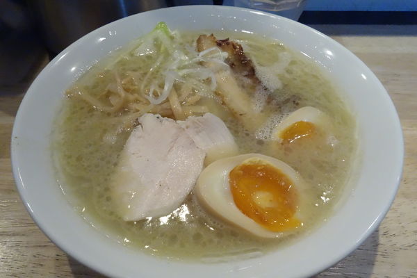 「鶏そば 濃厚塩+味玉」@自家製麺鶏そば いちむらの写真