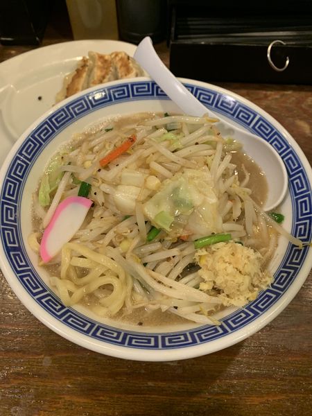 「タンメン730円 セットギョウザ100円」@トナリ 丸の内店の写真