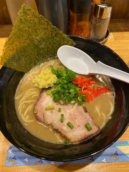 「トンコツショウガラーメン」@麺百式の写真