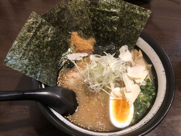 「期間限定 節醤油ラーメン、海苔トッピング」@麺や 鶏恵 ときわ店の写真