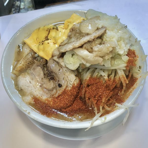 「ラーメン+大盛り+焼きチーズ+Special生卵」@成蹊前ラーメン 吉祥寺の写真