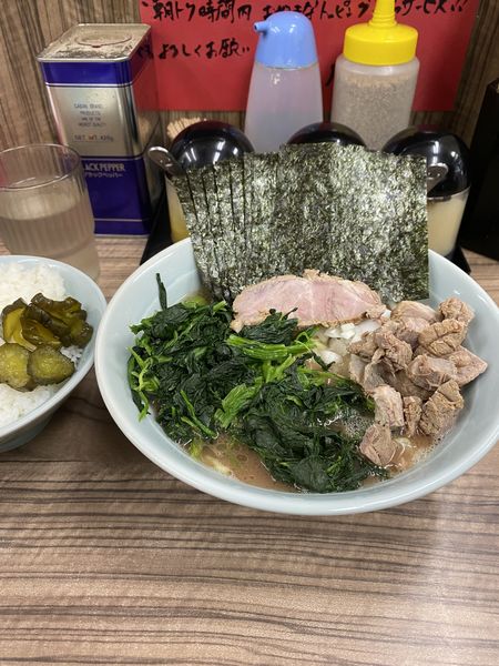 「ほうれん草らーめん　玉ネギ」@横浜家系ラーメン武蔵家 松戸店の写真