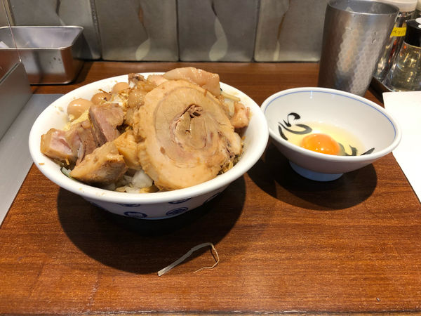 「汁なし+雷増し」@ラーメン 雷 東京本丸店の写真