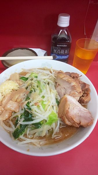 「豚5枚小 麺半分➕生たまご」@ラーメン二郎 環七一之江店の写真