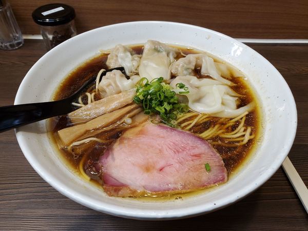 「ワンタンメン(900円)」@中華そば さわの写真