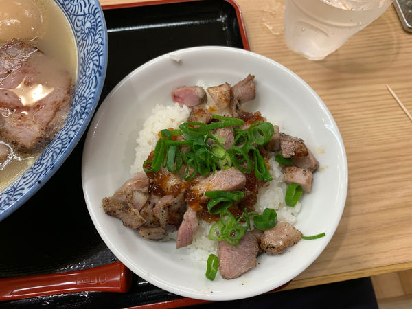 「炙りポーク丼」@麺屋 勝天の写真