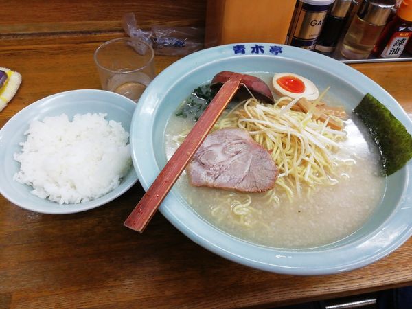 「塩ラーメン(中)¥700　ライス普通¥100」@ラーメン青木亭 川口店の写真